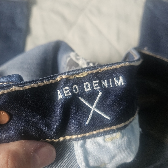 AMERICAN EAGLE Super Stretch Jegging Distressed Patched 00 SHORT AE - Picture 4 of 10